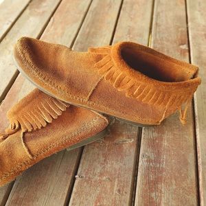 minnetonka moccasin ankle boots